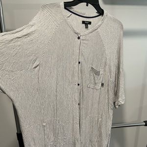 Simply Vera blue and gray stripped, button down sleep shirt or robe